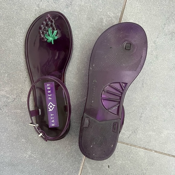 Katy Perry Geli Sandals! GRAPES! Size 8! Fruit salad for your feet! - Picture 4 of 4